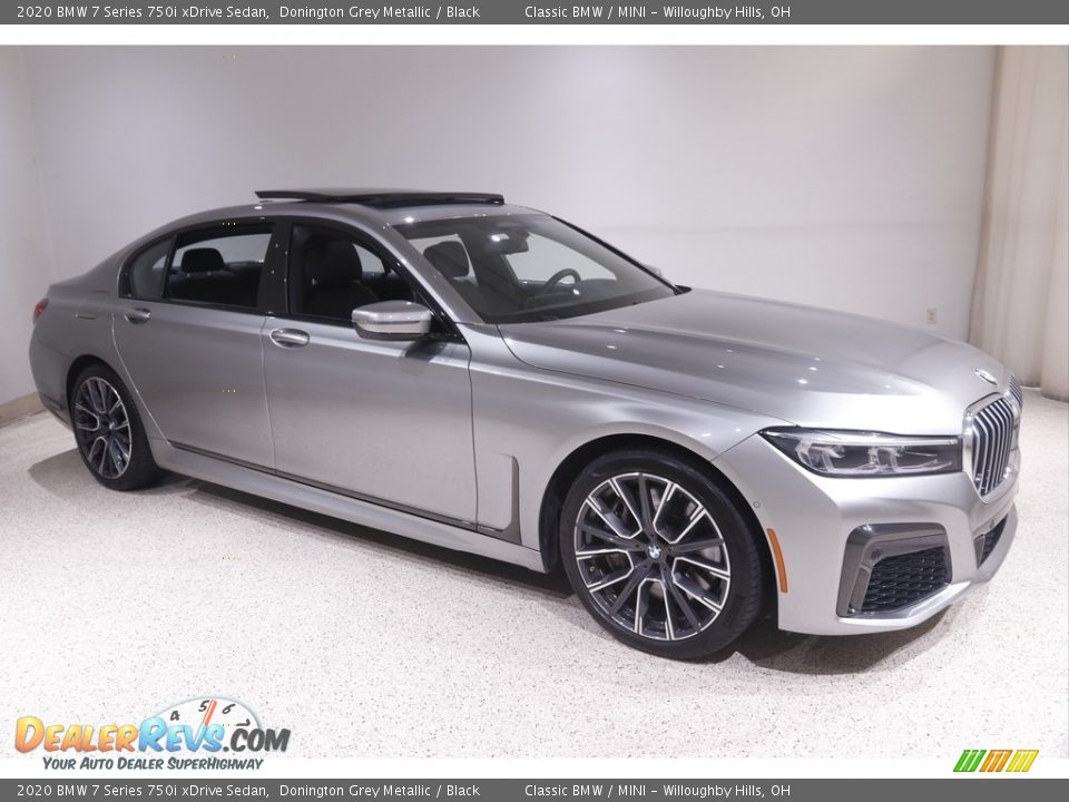 Front 3/4 View of 2020 BMW 7 Series 750i xDrive Sedan Photo #1