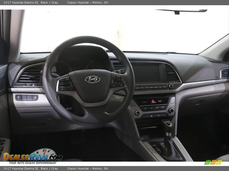2017 Hyundai Elantra SE Black / Gray Photo #6