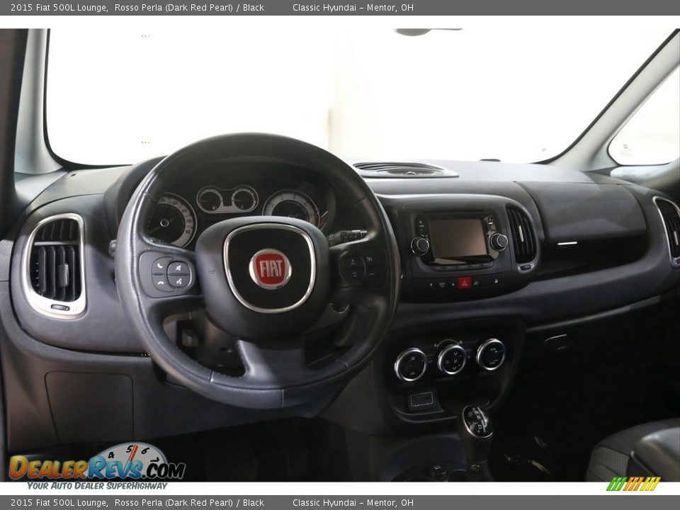 Dashboard of 2015 Fiat 500L Lounge Photo #6