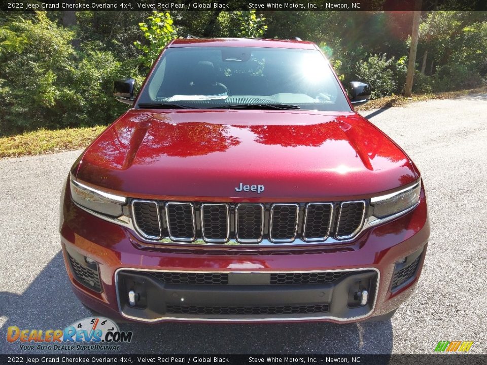2022 Jeep Grand Cherokee Overland 4x4 Velvet Red Pearl / Global Black Photo #3