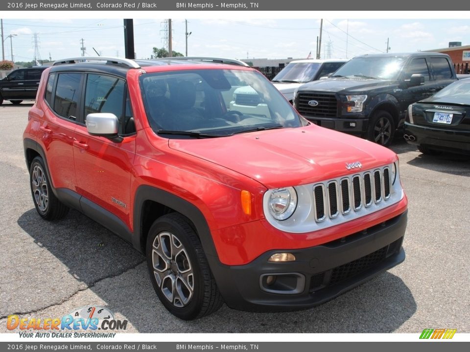Front 3/4 View of 2016 Jeep Renegade Limited Photo #7