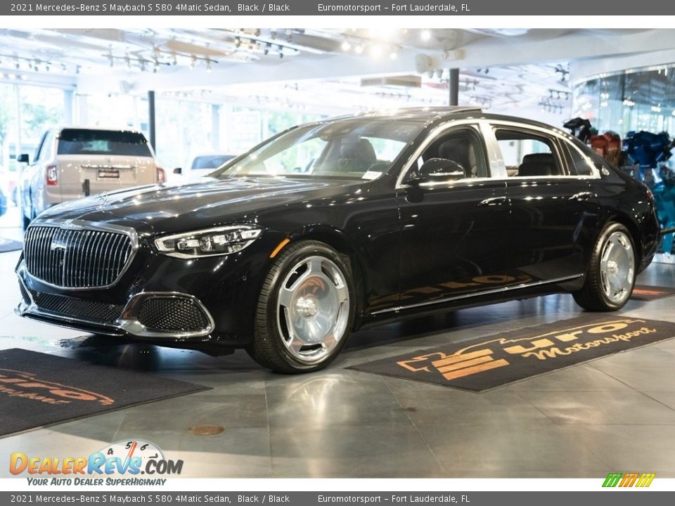 Front 3/4 View of 2021 Mercedes-Benz S Maybach S 580 4Matic Sedan Photo #24