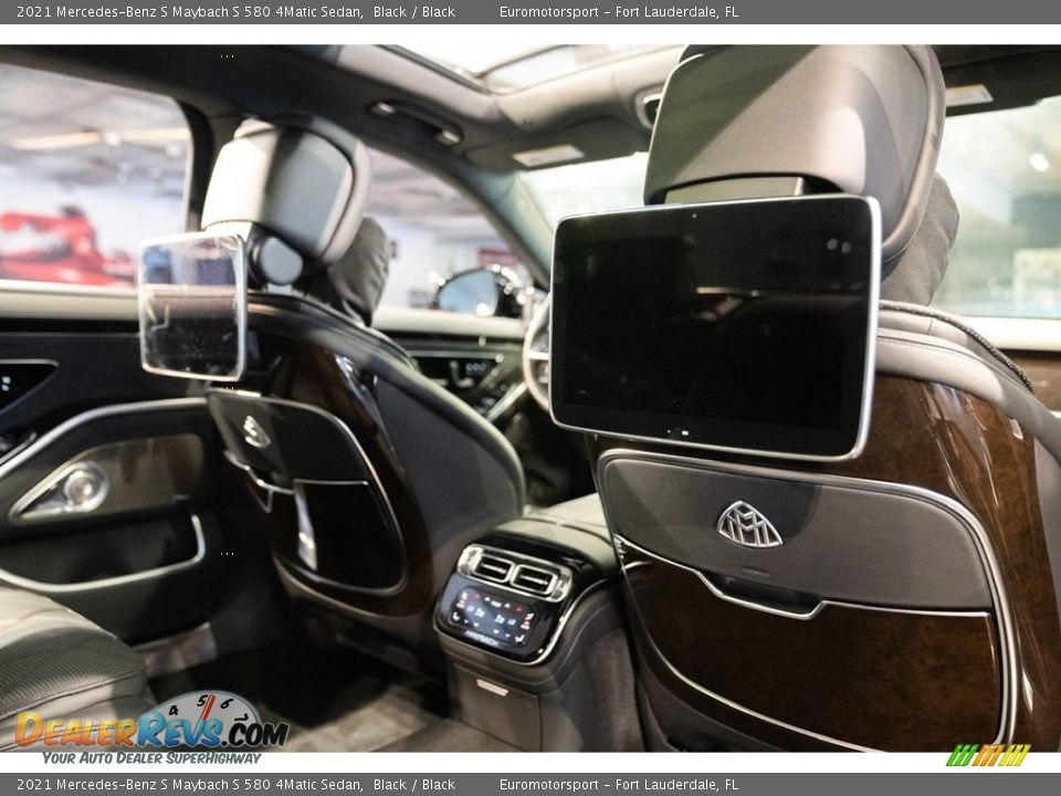 Entertainment System of 2021 Mercedes-Benz S Maybach S 580 4Matic Sedan Photo #38