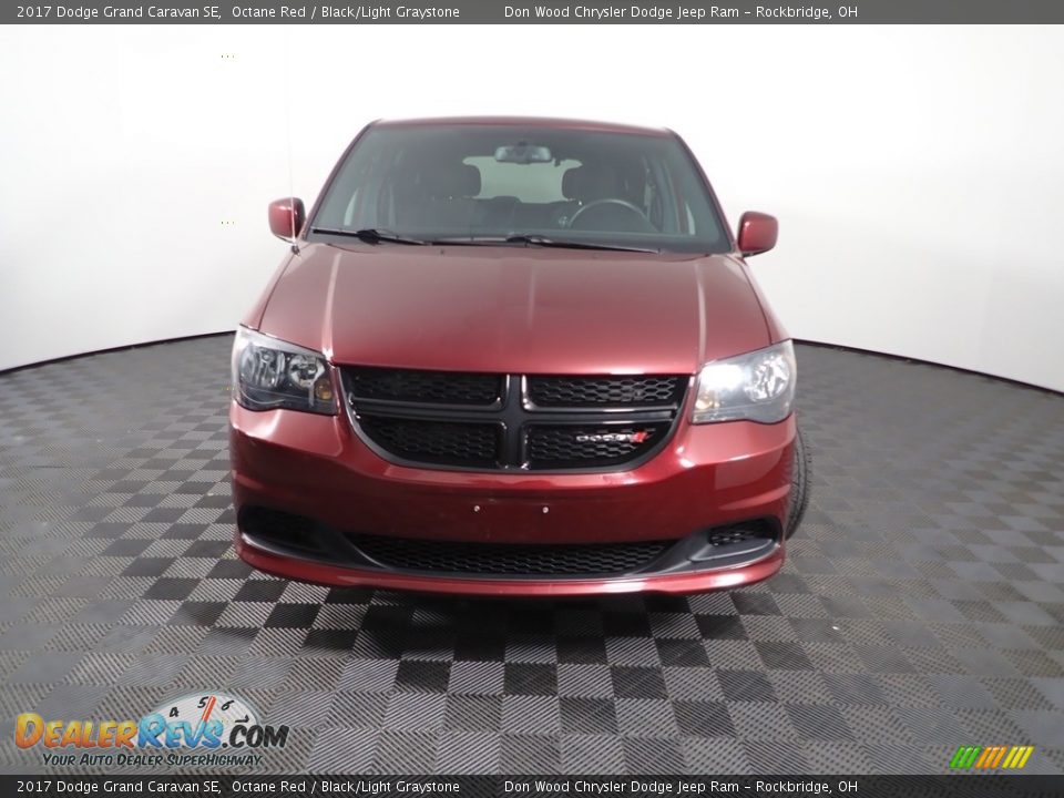 2017 Dodge Grand Caravan SE Octane Red / Black/Light Graystone Photo #2