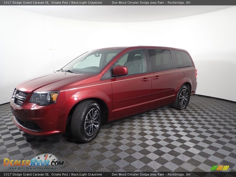 2017 Dodge Grand Caravan SE Octane Red / Black/Light Graystone Photo #3