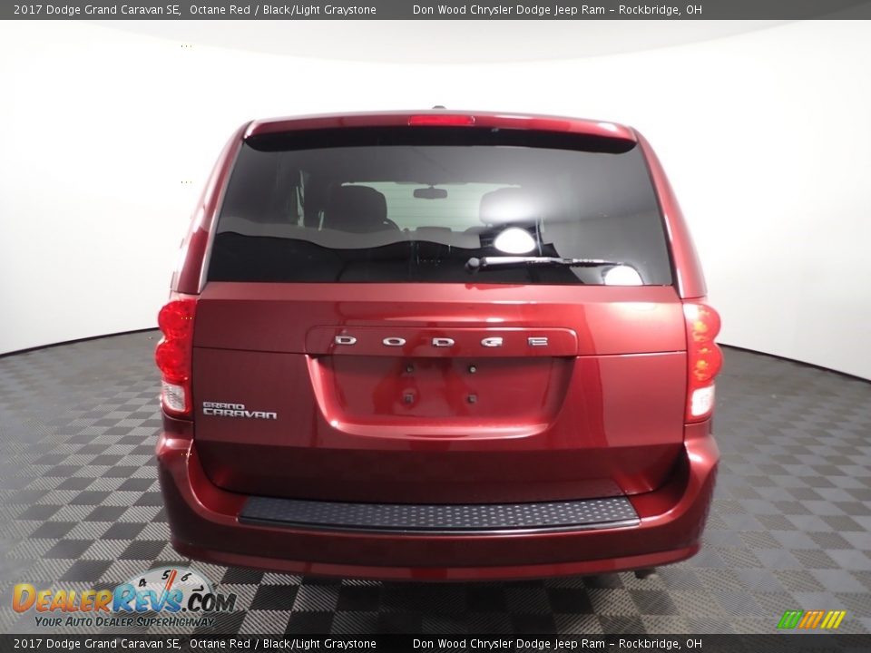 2017 Dodge Grand Caravan SE Octane Red / Black/Light Graystone Photo #5