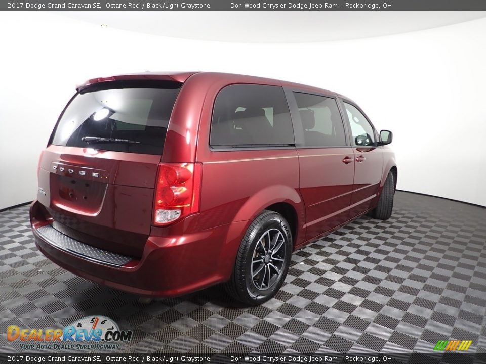 2017 Dodge Grand Caravan SE Octane Red / Black/Light Graystone Photo #8