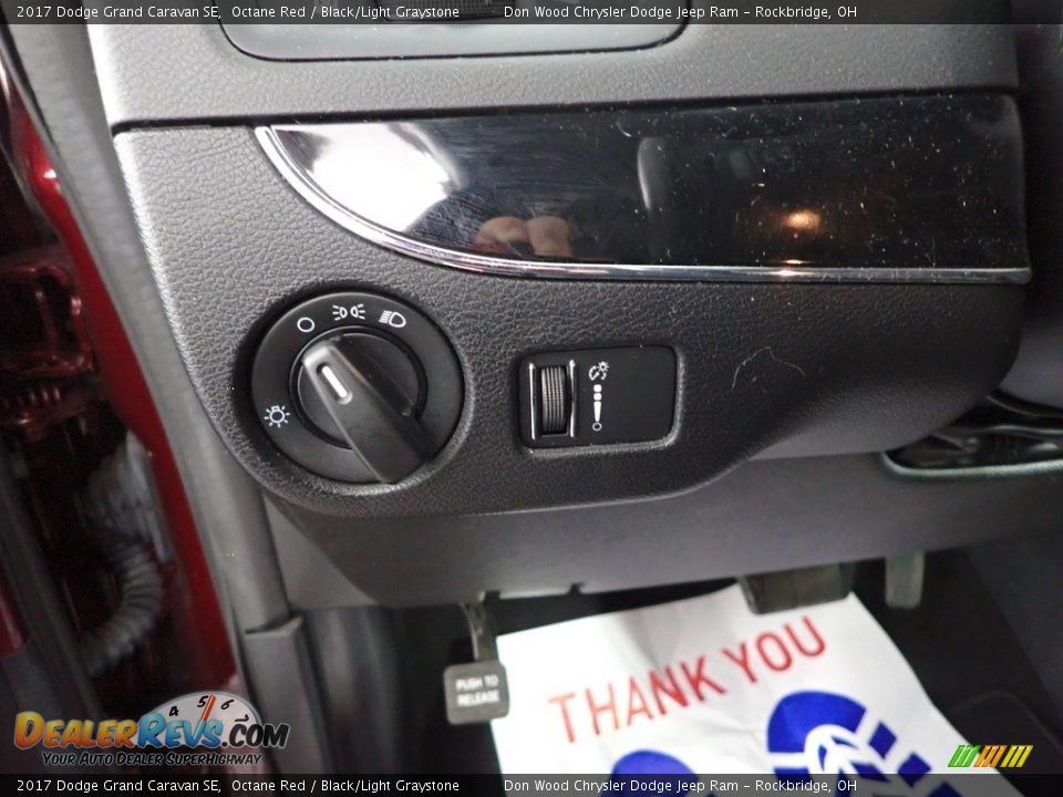 2017 Dodge Grand Caravan SE Octane Red / Black/Light Graystone Photo #12