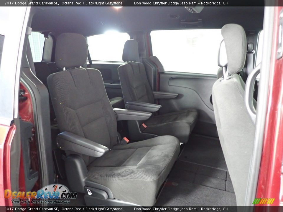 2017 Dodge Grand Caravan SE Octane Red / Black/Light Graystone Photo #27