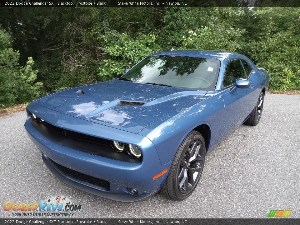 Front 3/4 View of 2022 Dodge Challenger SXT Blacktop Photo #2