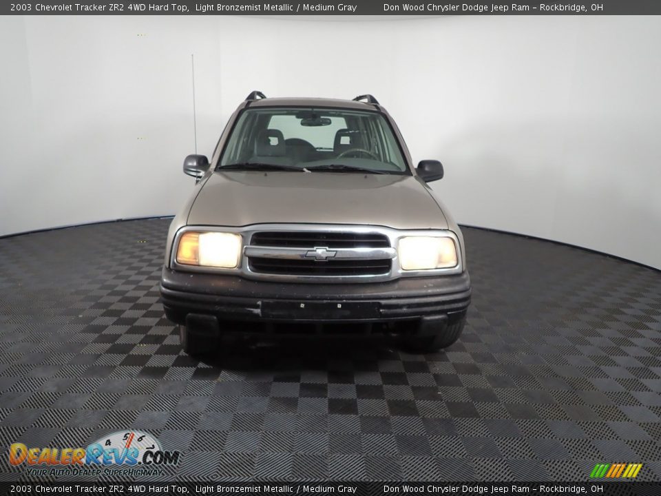 2003 Chevrolet Tracker ZR2 4WD Hard Top Light Bronzemist Metallic / Medium Gray Photo #2