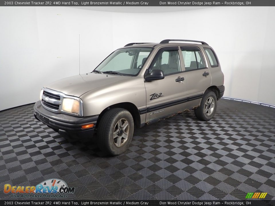 2003 Chevrolet Tracker ZR2 4WD Hard Top Light Bronzemist Metallic / Medium Gray Photo #3