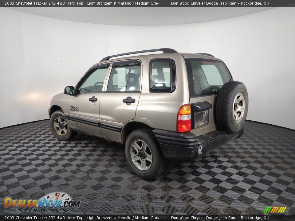 2003 Chevrolet Tracker ZR2 4WD Hard Top Light Bronzemist Metallic / Medium Gray Photo #4
