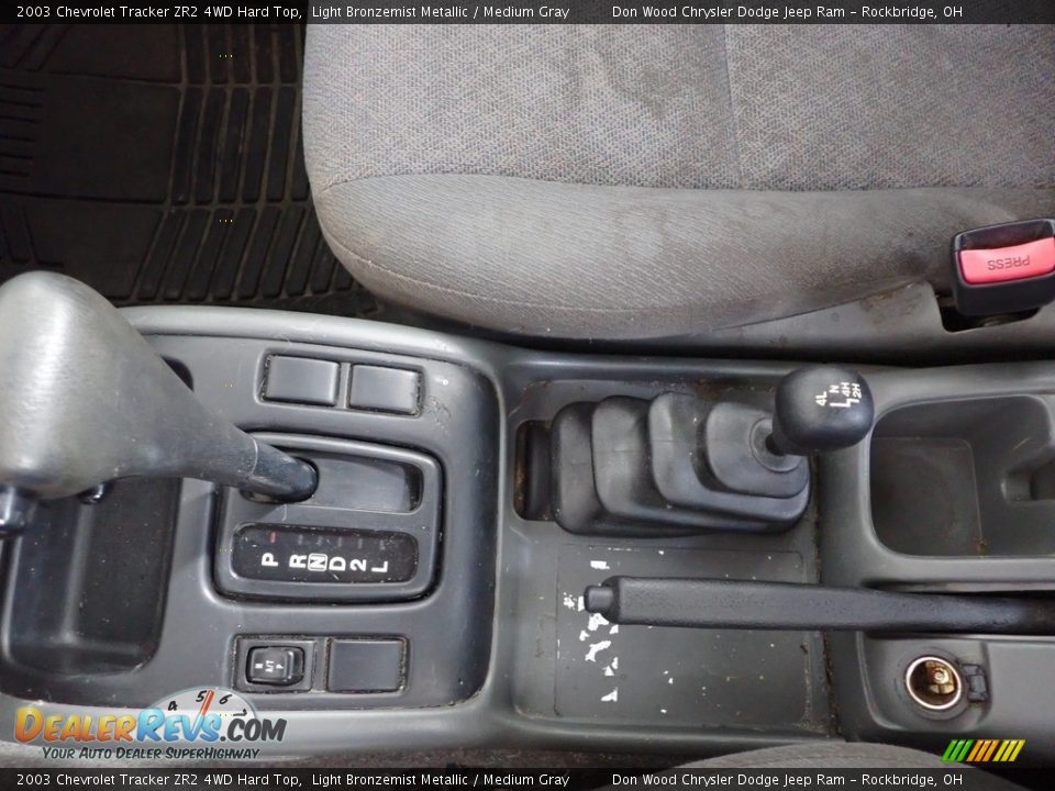 2003 Chevrolet Tracker ZR2 4WD Hard Top Light Bronzemist Metallic / Medium Gray Photo #10