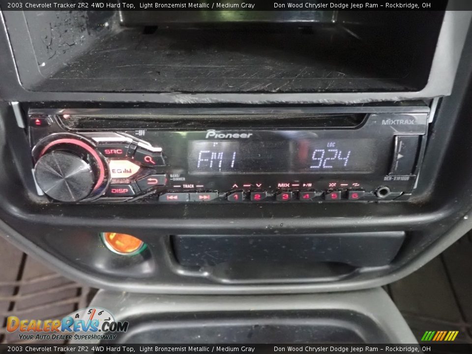 2003 Chevrolet Tracker ZR2 4WD Hard Top Light Bronzemist Metallic / Medium Gray Photo #12