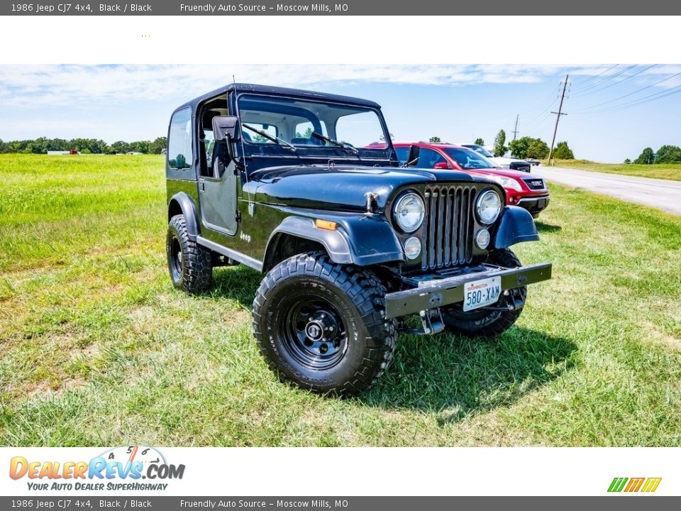 Front 3/4 View of 1986 Jeep CJ7 4x4 Photo #1