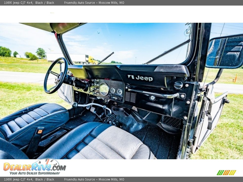 Dashboard of 1986 Jeep CJ7 4x4 Photo #24