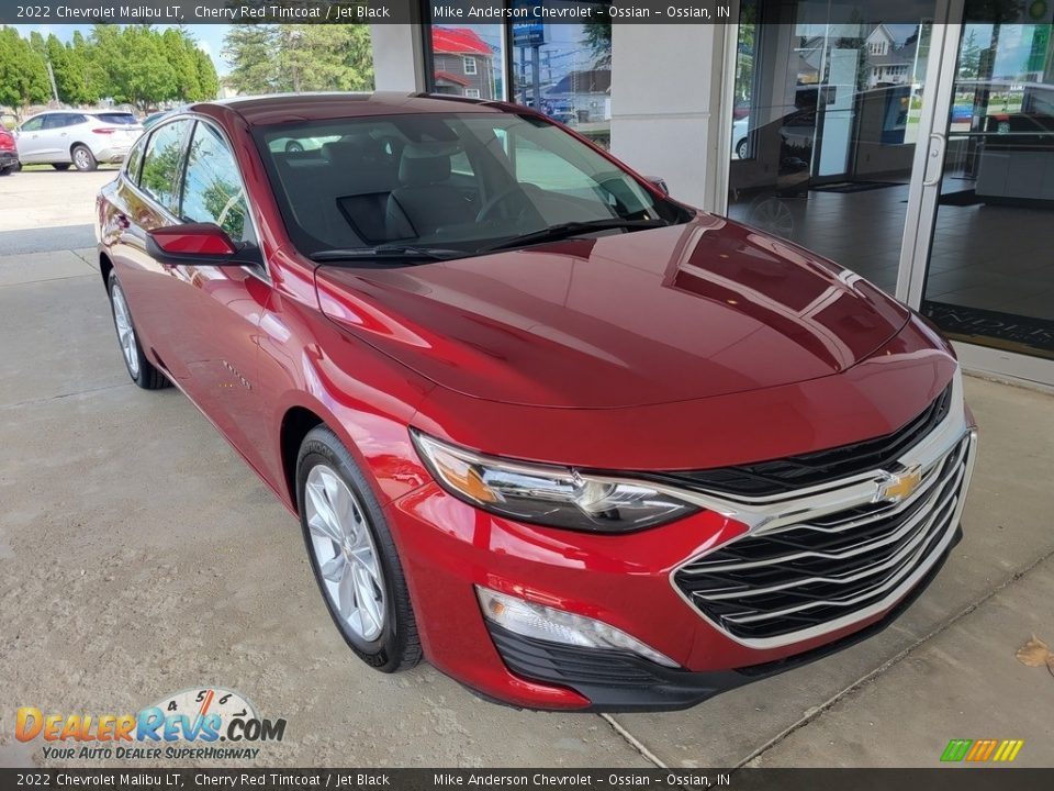 Front 3/4 View of 2022 Chevrolet Malibu LT Photo #2