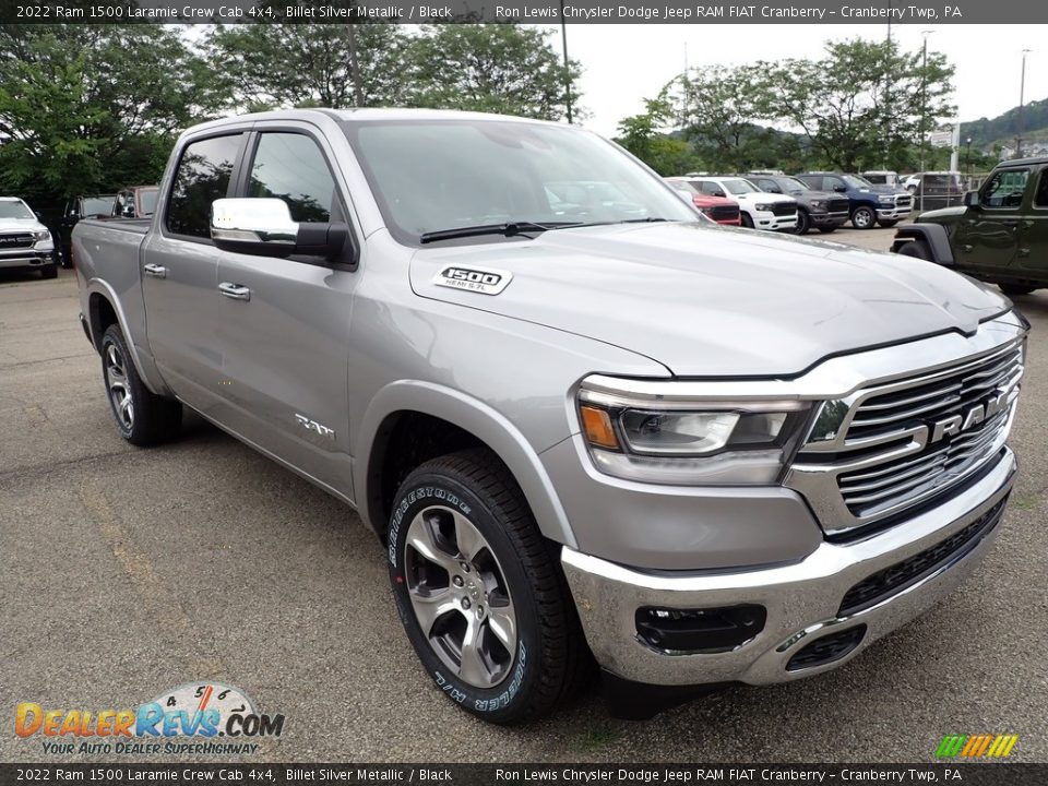 Front 3/4 View of 2022 Ram 1500 Laramie Crew Cab 4x4 Photo #8