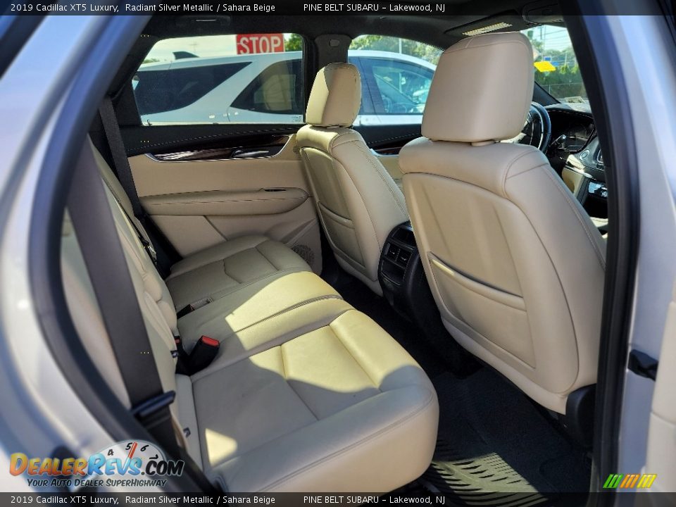 2019 Cadillac XT5 Luxury Radiant Silver Metallic / Sahara Beige Photo #4