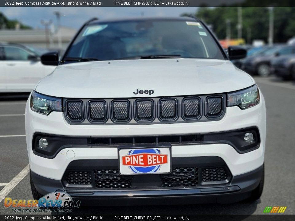 2022 Jeep Compass Altitude 4x4 Bright White / Black Photo #2