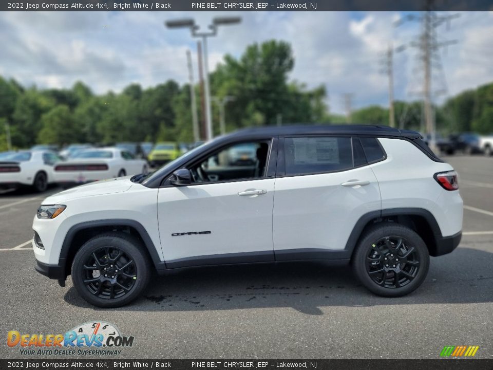 2022 Jeep Compass Altitude 4x4 Bright White / Black Photo #3