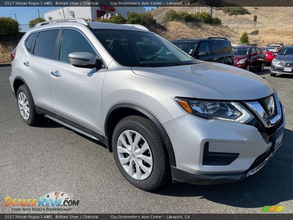 Front 3/4 View of 2017 Nissan Rogue S AWD Photo #3