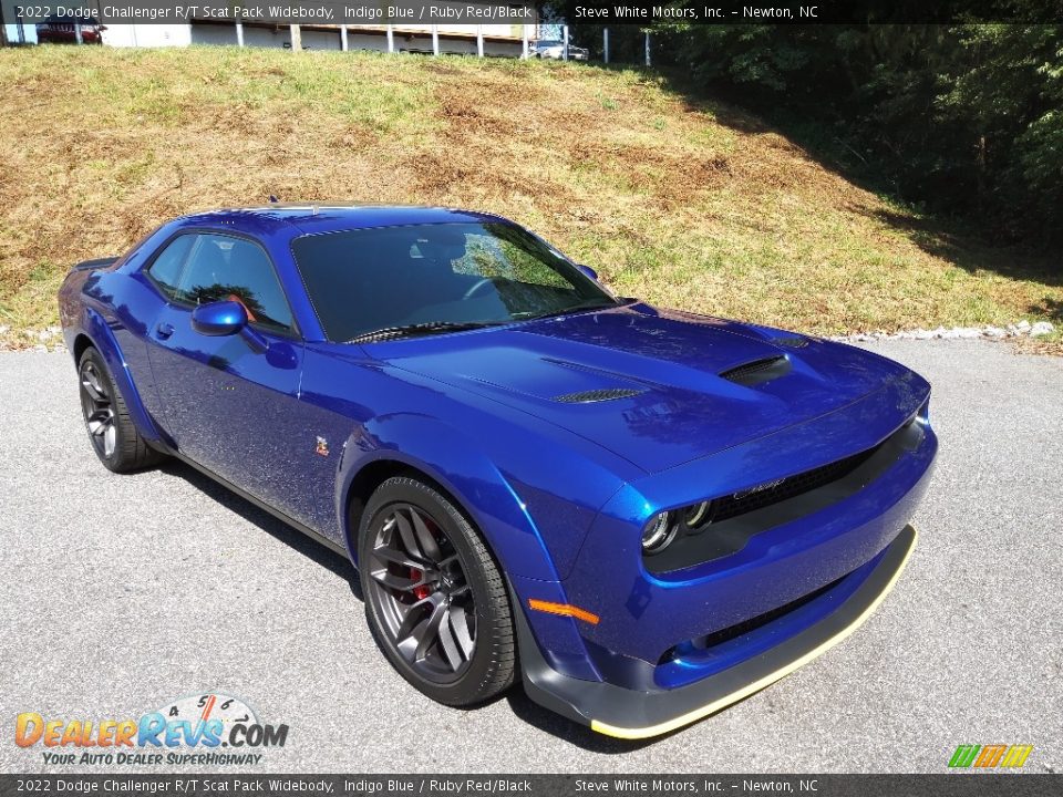 Front 3/4 View of 2022 Dodge Challenger R/T Scat Pack Widebody Photo #4