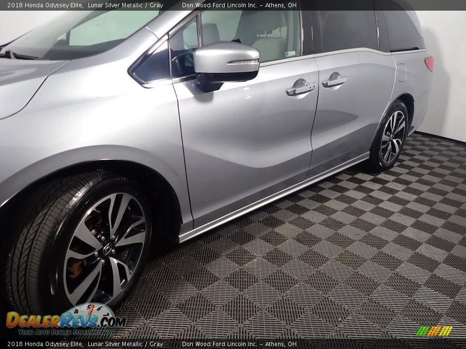 2018 Honda Odyssey Elite Lunar Silver Metallic / Gray Photo #13
