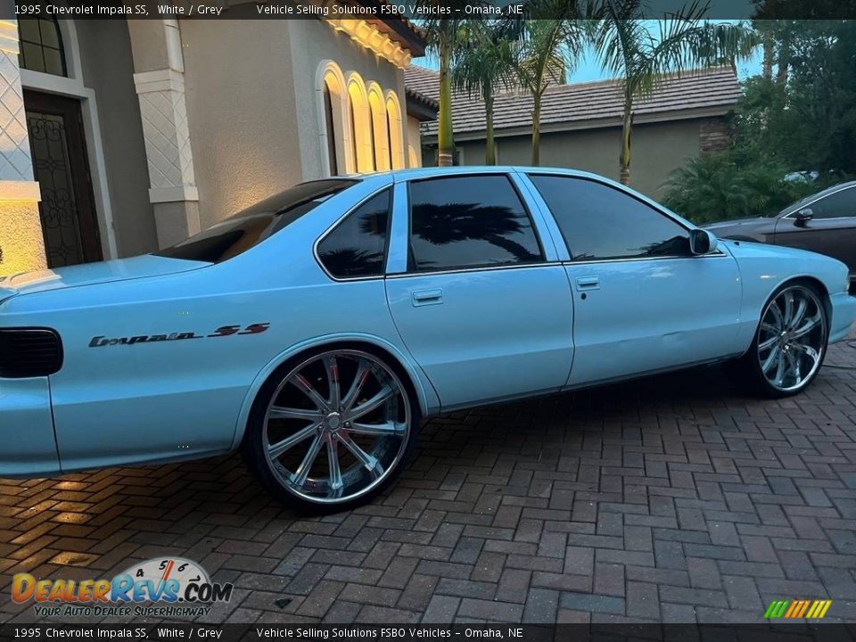 1995 Chevrolet Impala SS White / Grey Photo #3