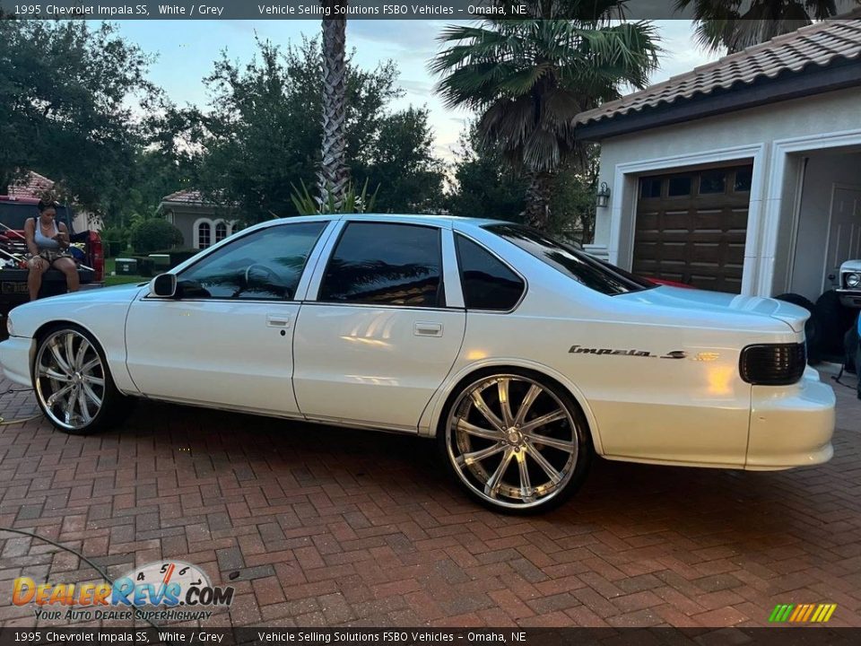 Custom Wheels of 1995 Chevrolet Impala SS Photo #4