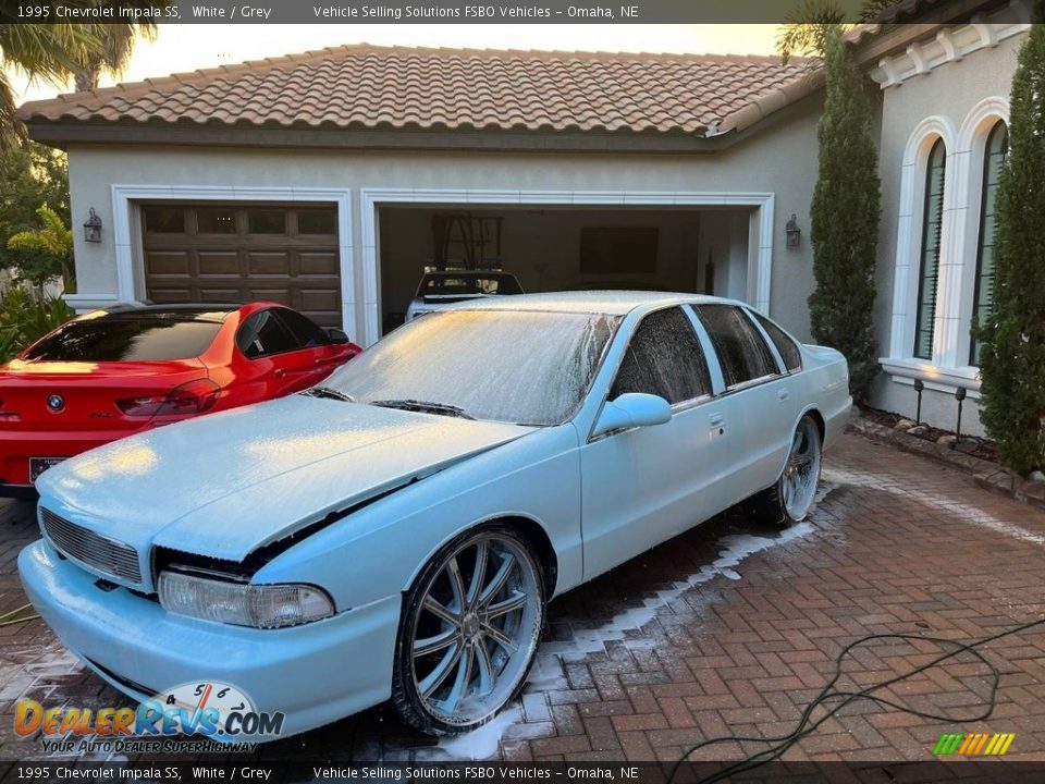 1995 Chevrolet Impala SS White / Grey Photo #6