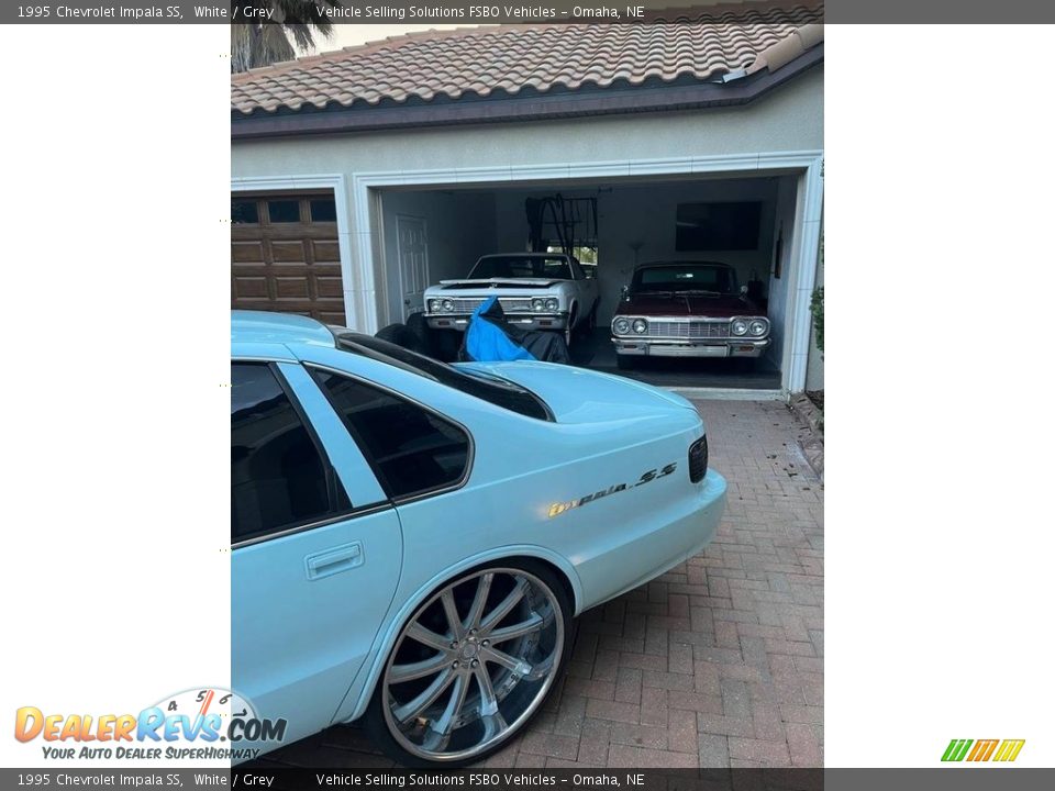 1995 Chevrolet Impala SS White / Grey Photo #7