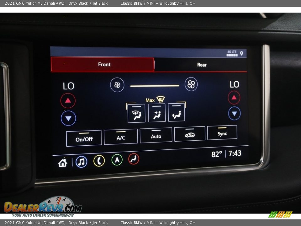 Controls of 2021 GMC Yukon XL Denali 4WD Photo #15