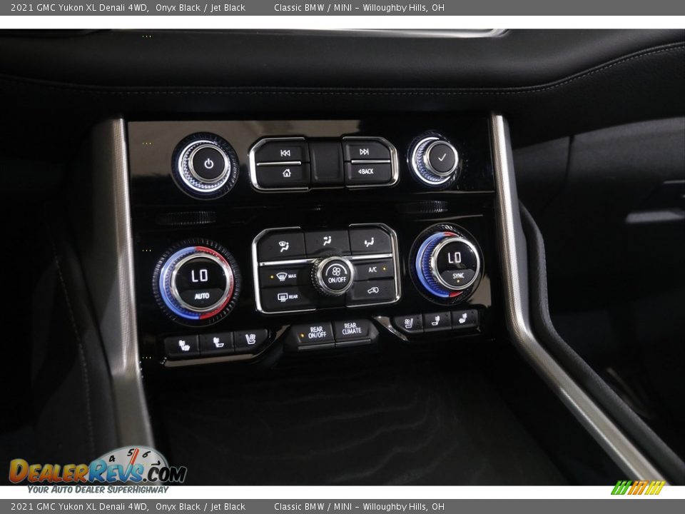 Controls of 2021 GMC Yukon XL Denali 4WD Photo #17