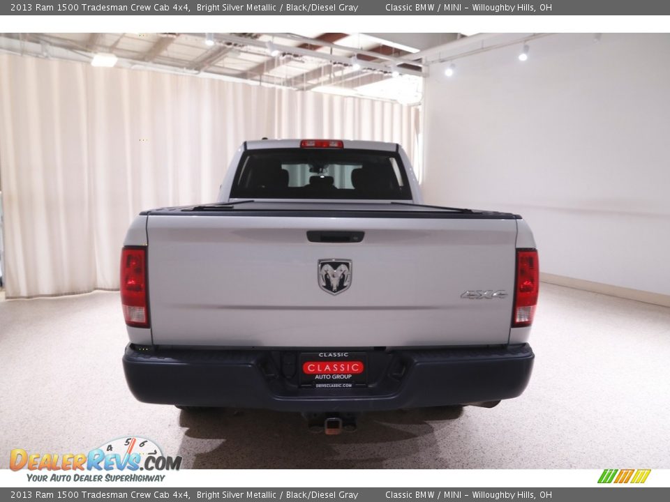 2013 Ram 1500 Tradesman Crew Cab 4x4 Bright Silver Metallic / Black/Diesel Gray Photo #17