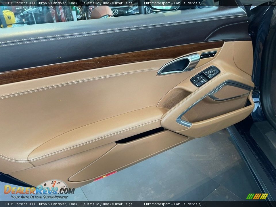 Door Panel of 2016 Porsche 911 Turbo S Cabriolet Photo #39