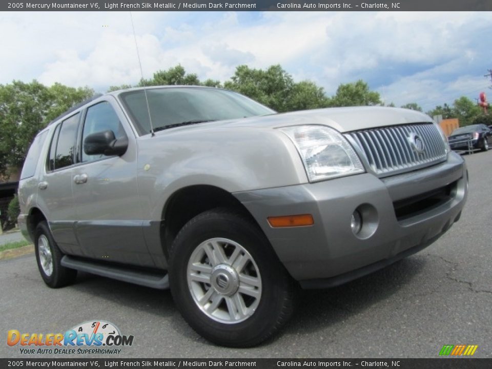 2005 Mercury Mountaineer V6 Light French Silk Metallic / Medium Dark Parchment Photo #1