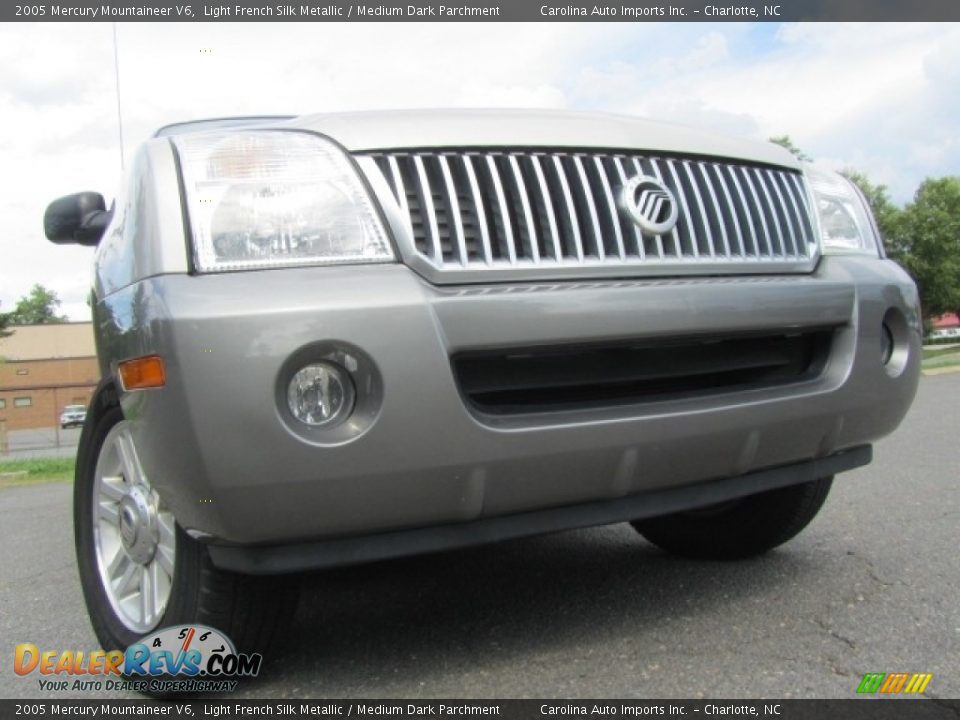 2005 Mercury Mountaineer V6 Light French Silk Metallic / Medium Dark Parchment Photo #2