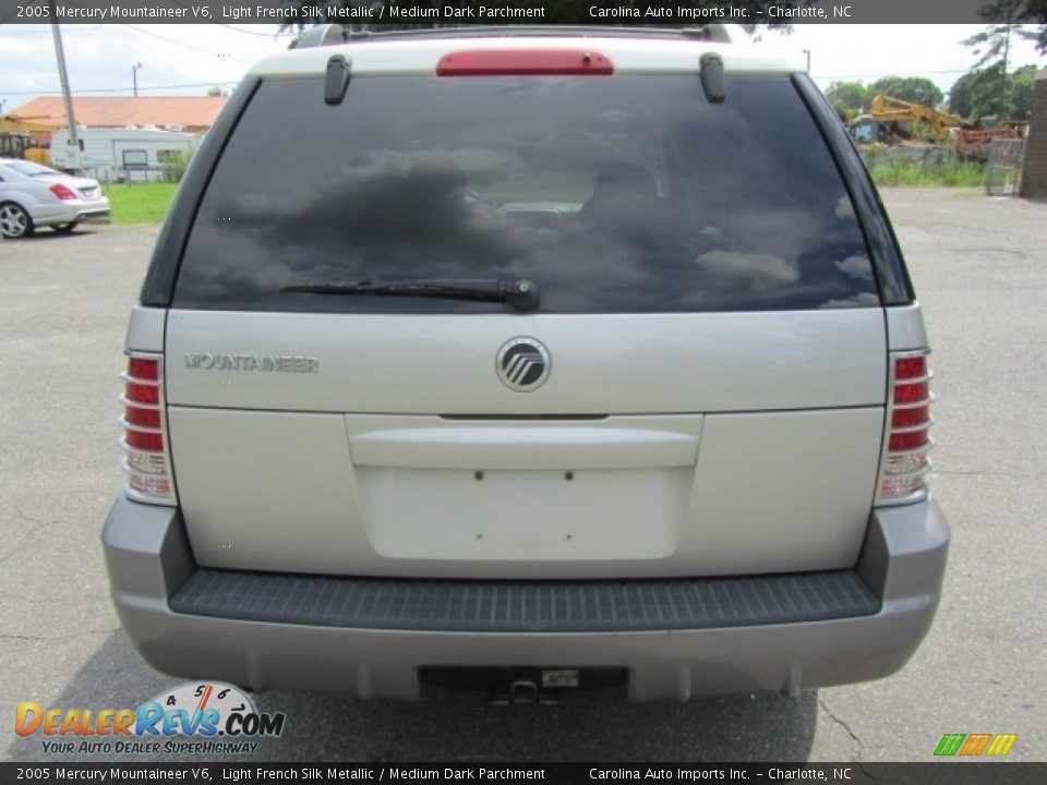 2005 Mercury Mountaineer V6 Light French Silk Metallic / Medium Dark Parchment Photo #9