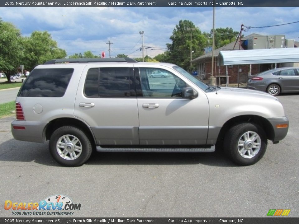 2005 Mercury Mountaineer V6 Light French Silk Metallic / Medium Dark Parchment Photo #11