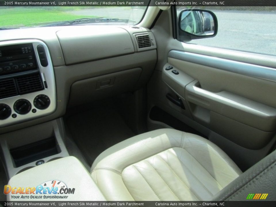 2005 Mercury Mountaineer V6 Light French Silk Metallic / Medium Dark Parchment Photo #14