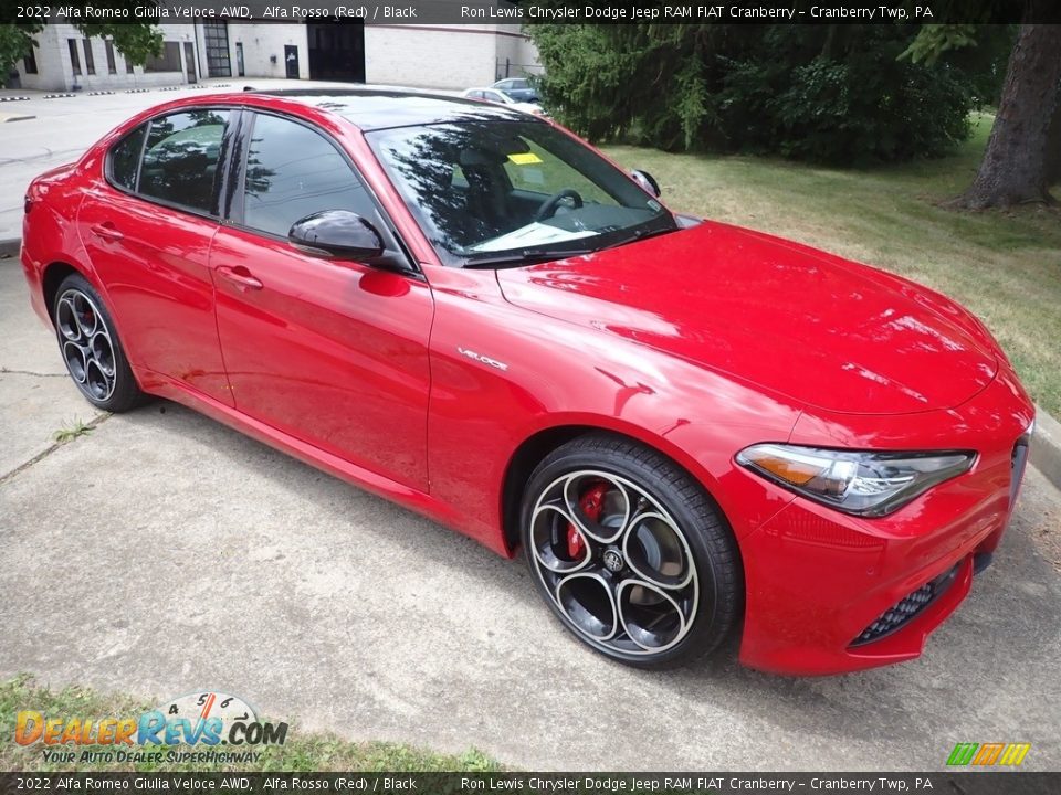 Front 3/4 View of 2022 Alfa Romeo Giulia Veloce AWD Photo #7