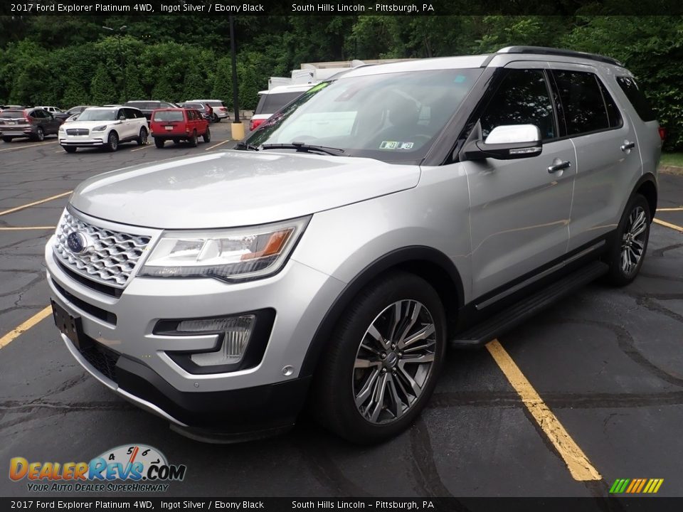 Front 3/4 View of 2017 Ford Explorer Platinum 4WD Photo #1