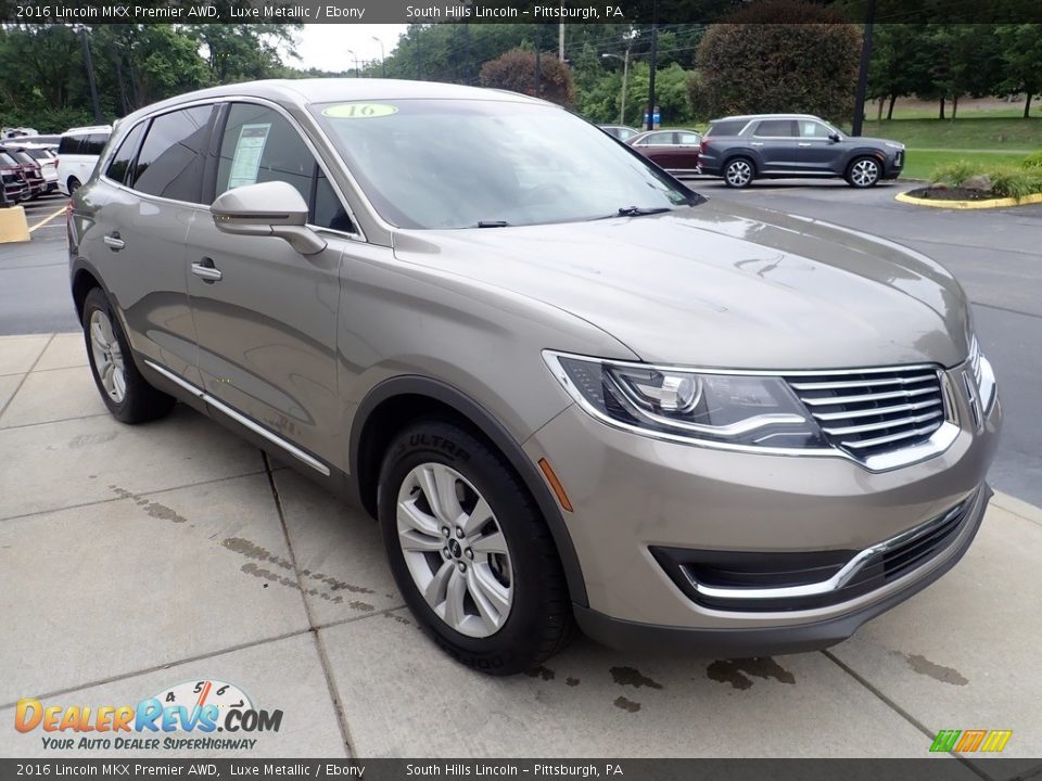 Front 3/4 View of 2016 Lincoln MKX Premier AWD Photo #8