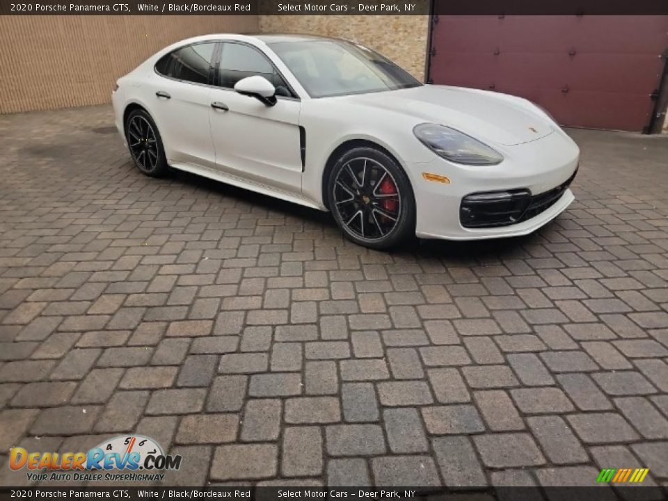 Front 3/4 View of 2020 Porsche Panamera GTS Photo #4