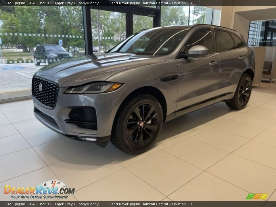 Front 3/4 View of 2022 Jaguar F-PACE P250 S Photo #1