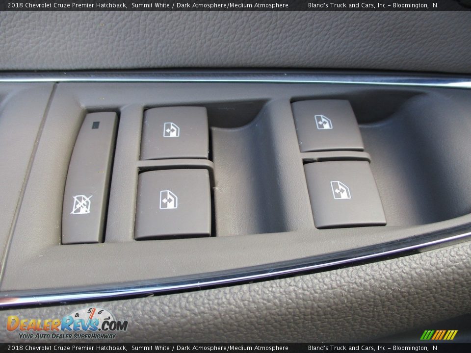 Controls of 2018 Chevrolet Cruze Premier Hatchback Photo #10