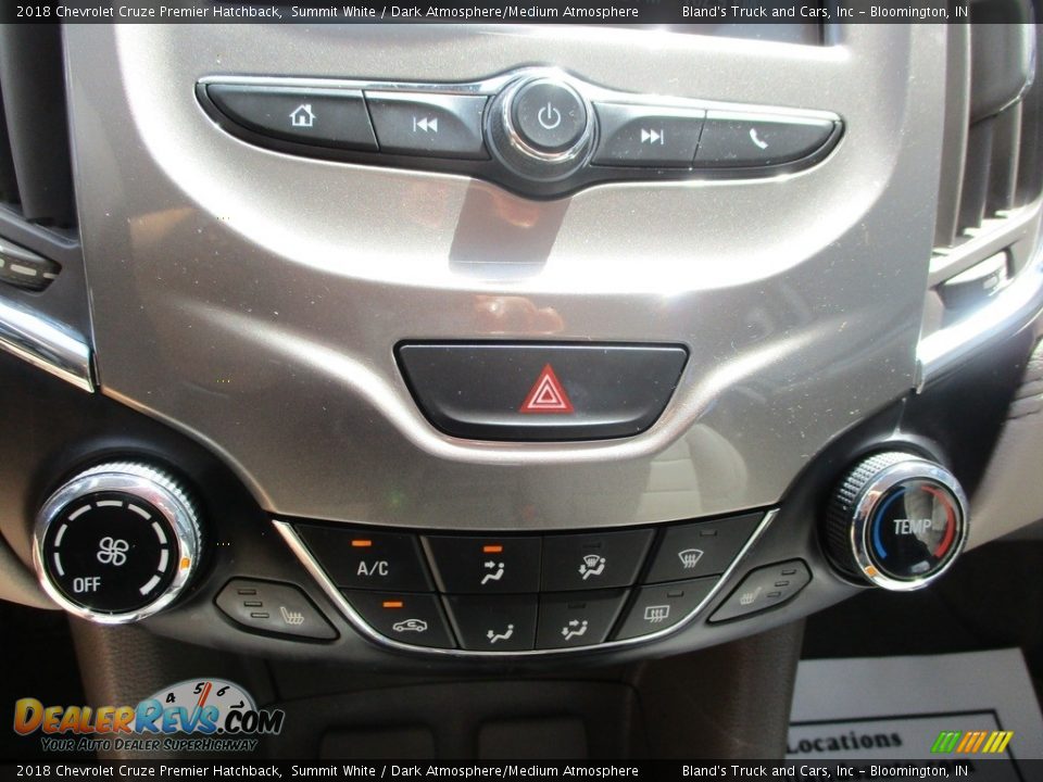 Controls of 2018 Chevrolet Cruze Premier Hatchback Photo #21