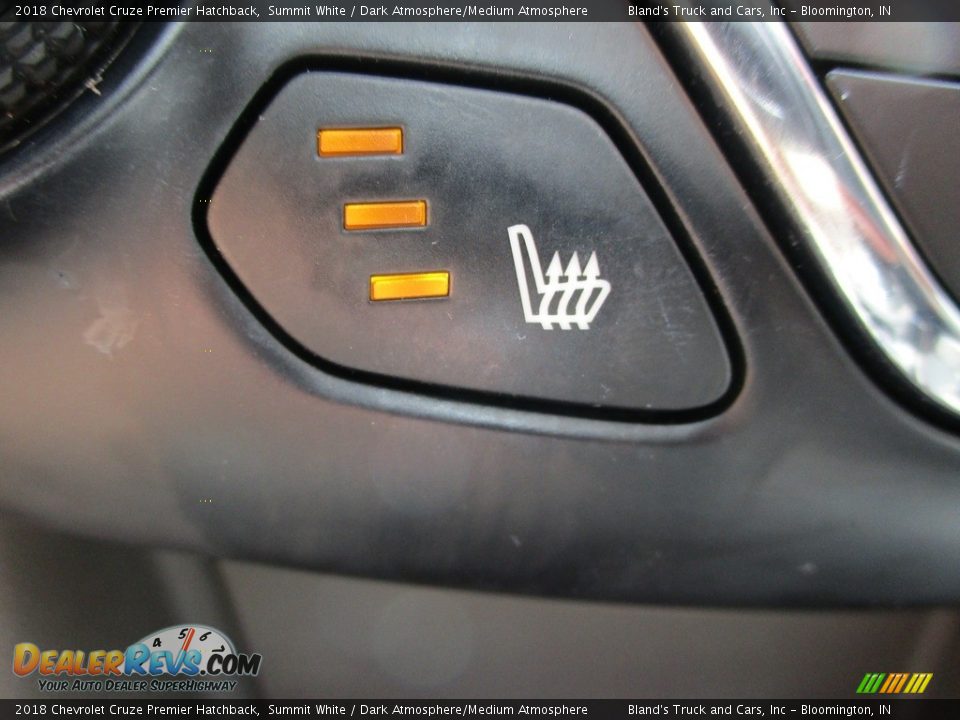 Controls of 2018 Chevrolet Cruze Premier Hatchback Photo #22